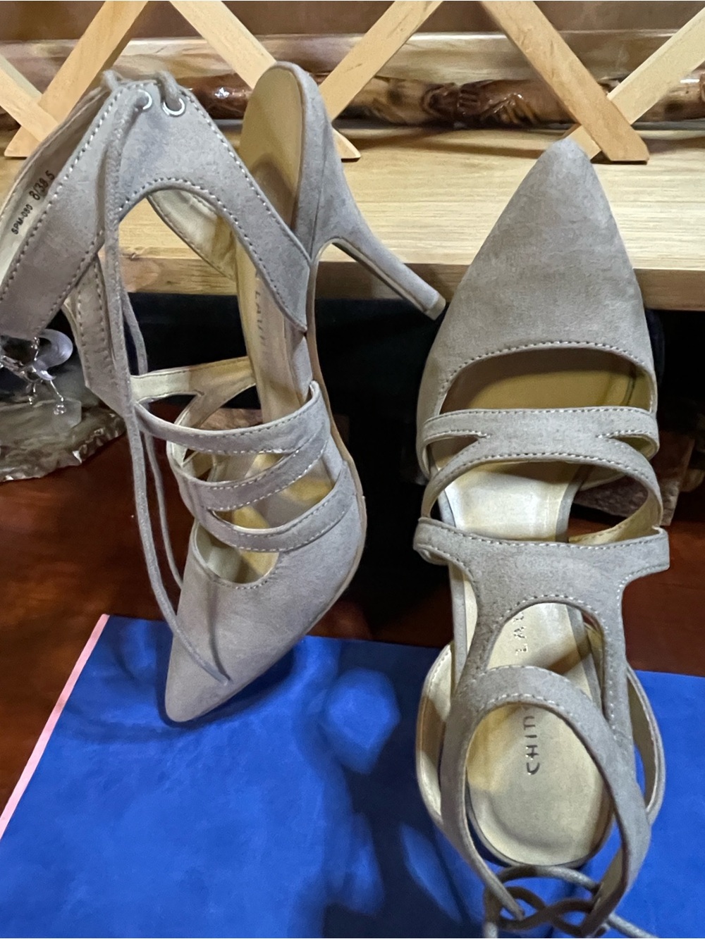 Chinese Laundry Stilettos Style Code SPM-080 Pointed -Toe Pump Gillie -Lace Sz 8